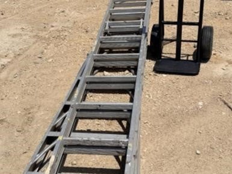 l3--ladders-&-2-wheel-dolly-image-1