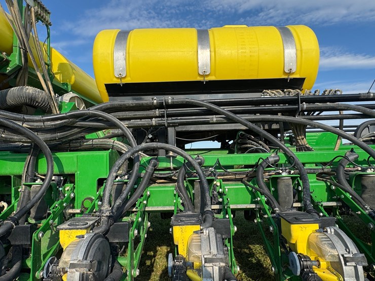 2015-john-deere-db60-image-25