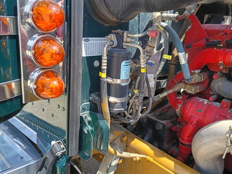 2023-peterbilt-389-image-34
