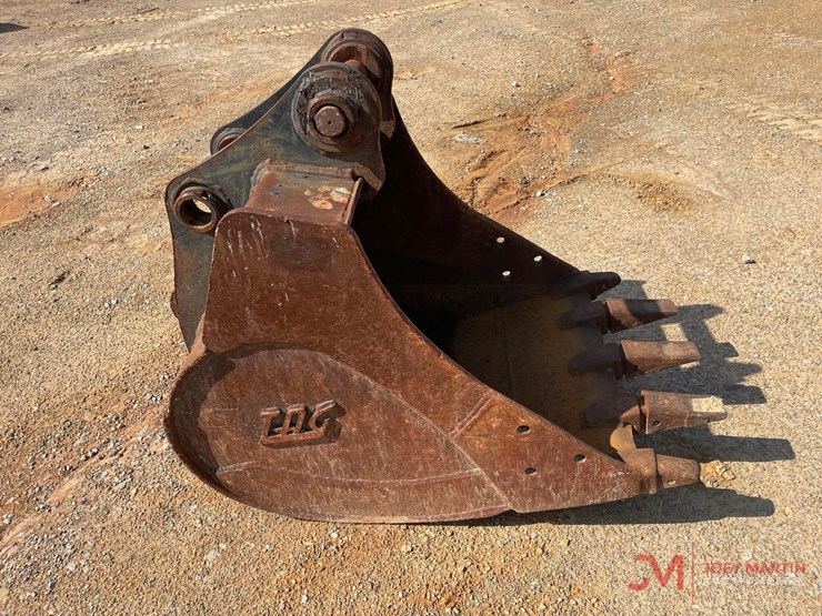 35"-tooth-bucket-excavator-attachment-image-2
