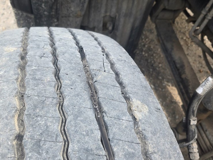 2011-kenworth-t660-image-61