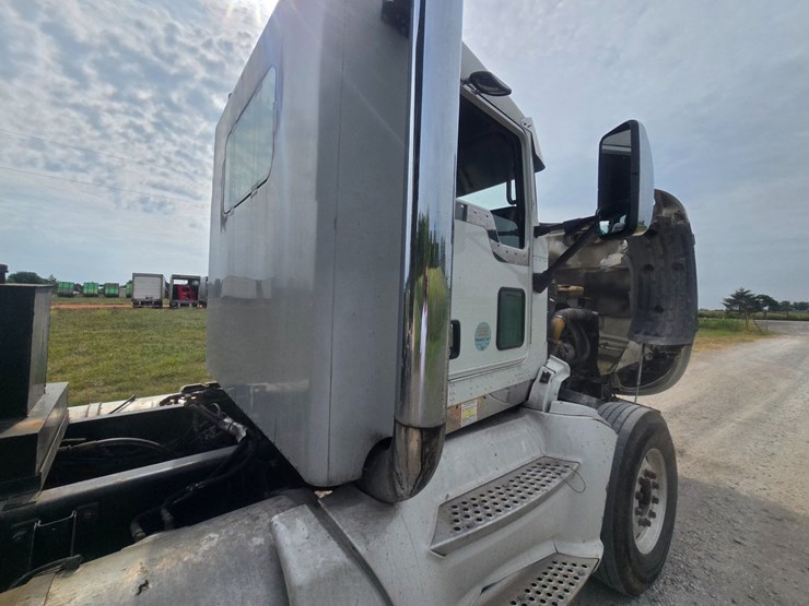 2011-kenworth-t660-image-114