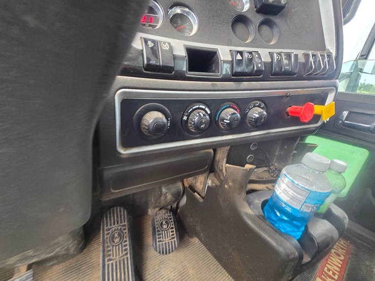 2011-kenworth-t660-image-86
