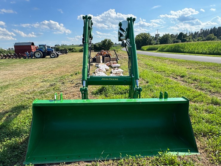 #4013-•-john-deere-660sl-loader-with-bucket-image-7