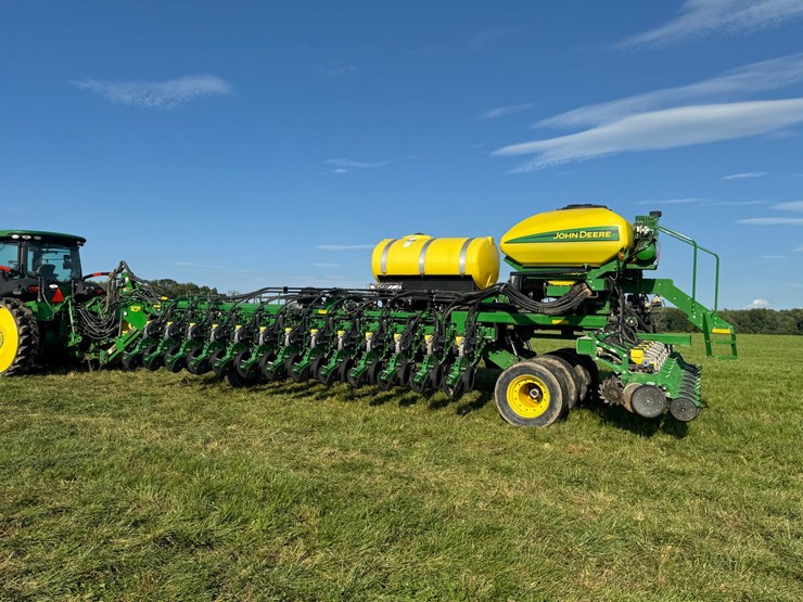 2015-john-deere-db60-image-3