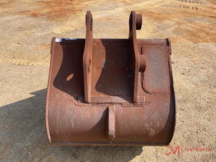 41"-tooth-bucket-excavator-attachment-image-4
