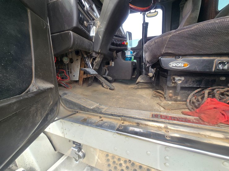 2011-kenworth-t660-image-68