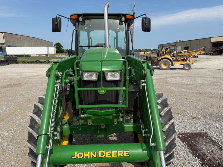 2017-john-deere-6105e-image-3