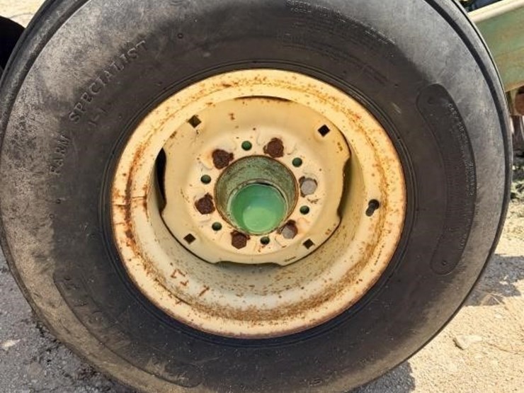 john-deere-230-image-8