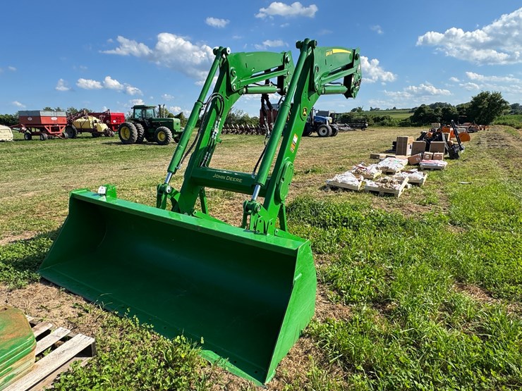 #4013-•-john-deere-660sl-loader-with-bucket-image-8