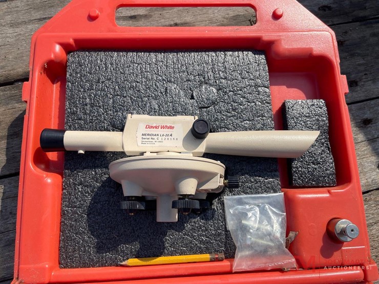 david-white-meridian-l6-20-sight-level,-tripod,-protective-case,-grade-rod-image-2