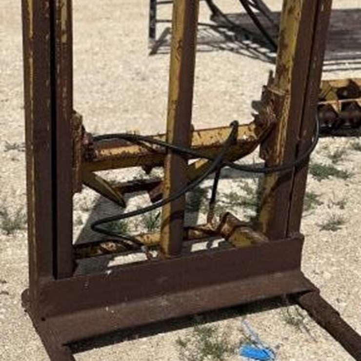 L3 - Vermeer Hydraulic Hay Lift