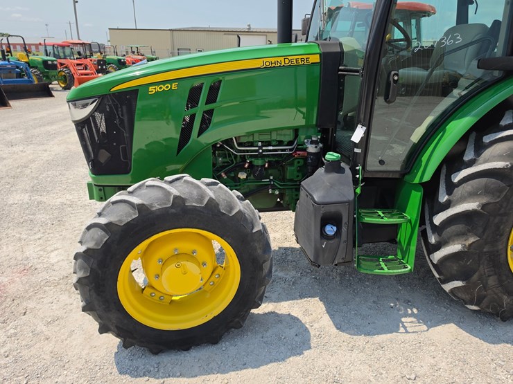2019-john-deere-5100e-image-19