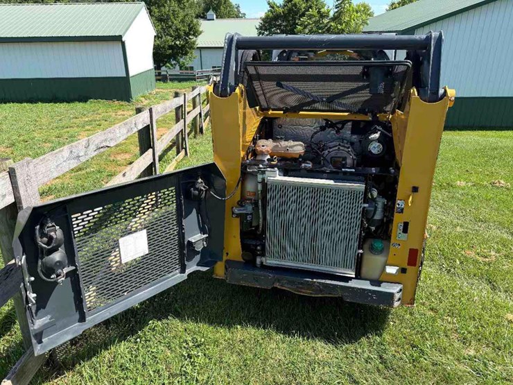 2018-deere-318g-image-3