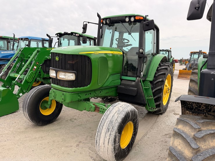 2004-john-deere-7220-image-1