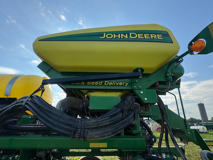 2015-john-deere-db60-image-31
