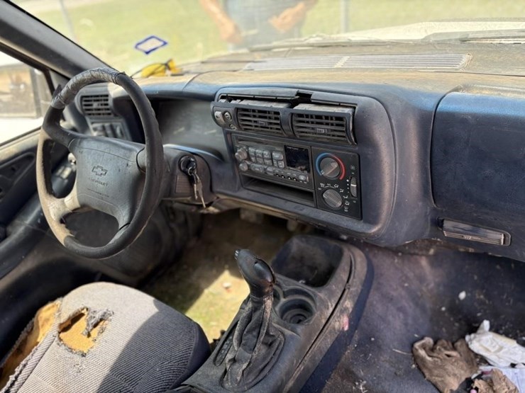 1997-chevrolet-s10-image-9