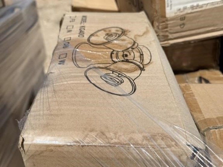 l3---pallet-of-light-fixtures-image-5
