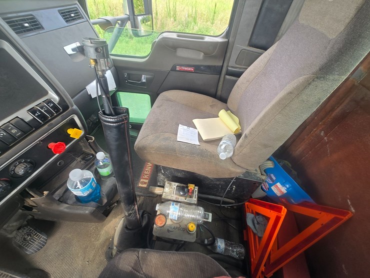 2011-kenworth-t660-image-75
