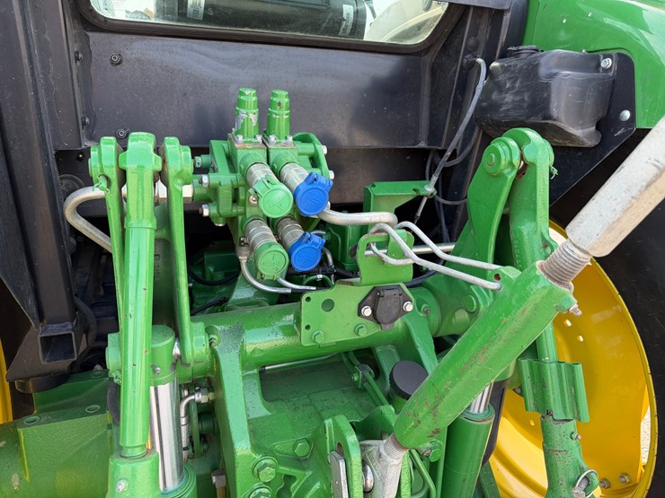 2017-john-deere-6105e-image-20
