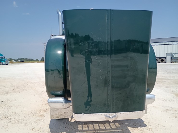 2023-peterbilt-389-image-27