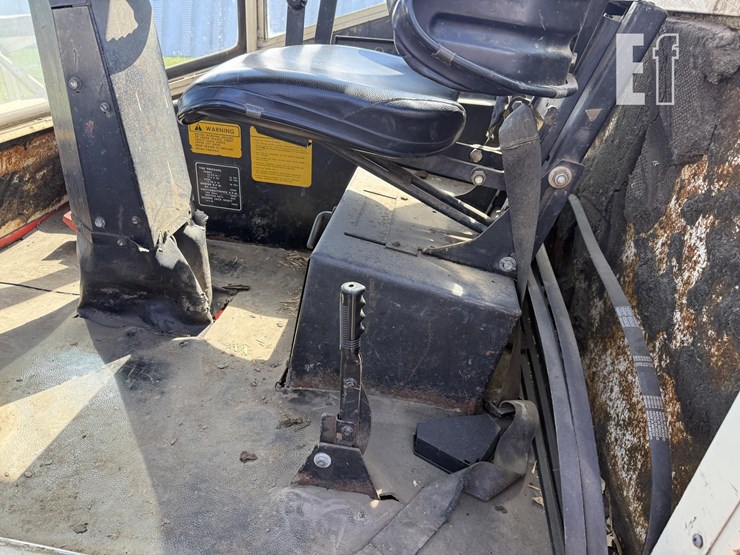 hesston-6400-image-15
