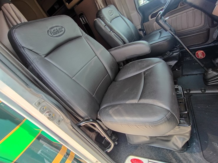 2023-peterbilt-389-image-49