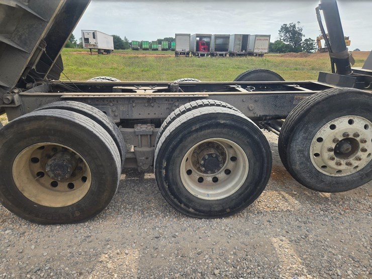 2011-kenworth-t660-image-101