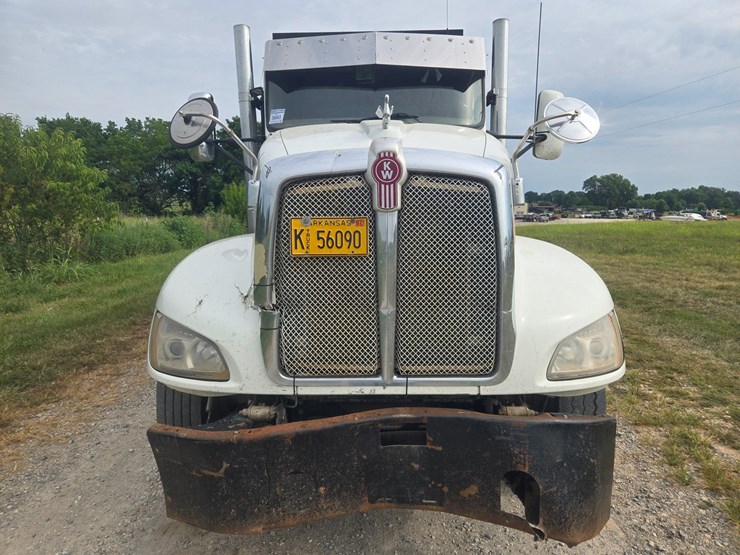 2011-kenworth-t660-image-23