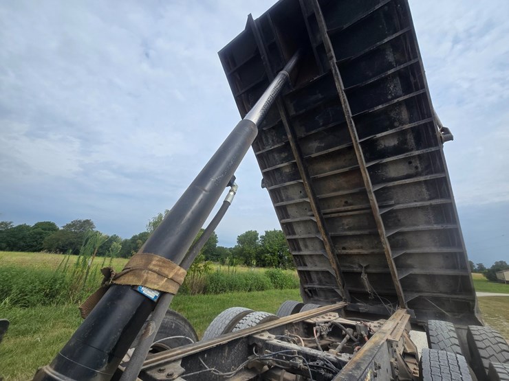 2011-kenworth-t660-image-43