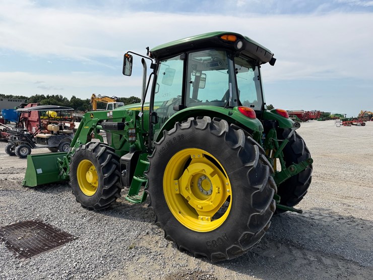 2017-john-deere-6105e-image-17