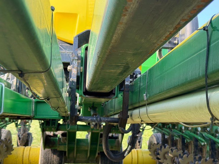 2015-john-deere-db60-image-21