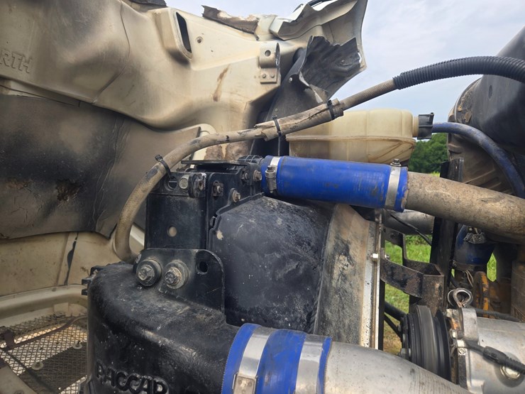 2011-kenworth-t660-image-54