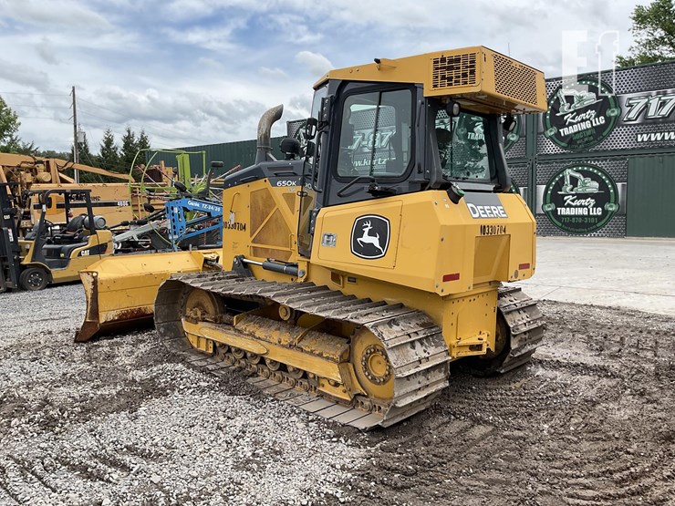 2021-deere-650k-lgp-image-2