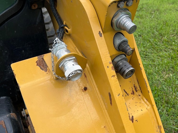 2023-caterpillar-236d3-image-6
