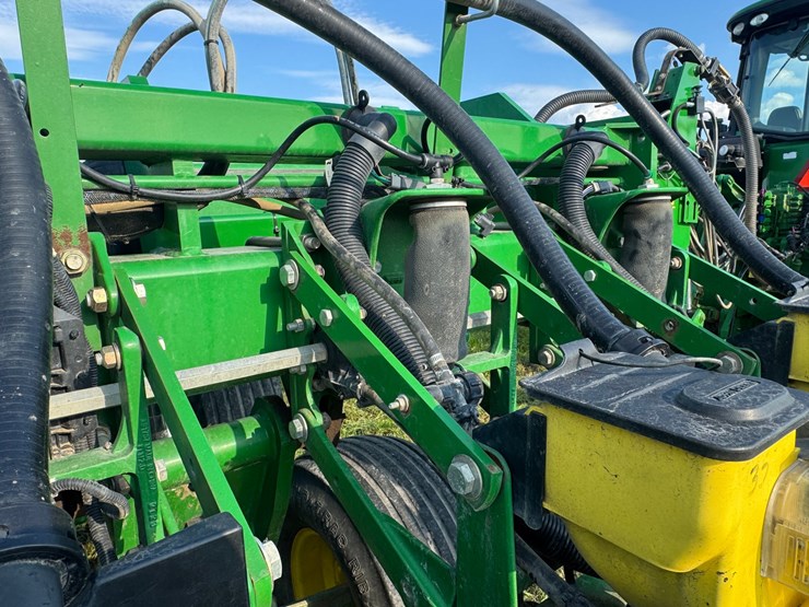 2015-john-deere-db60-image-24