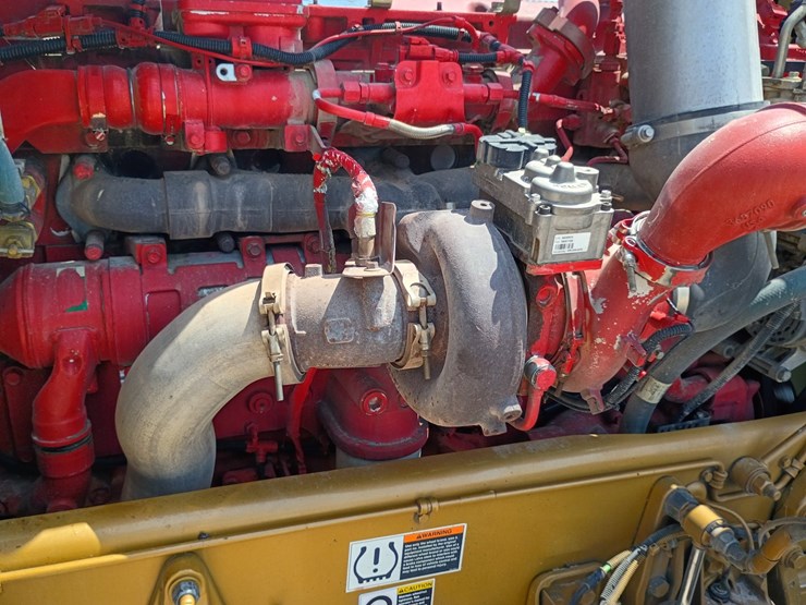 2023-peterbilt-389-image-30