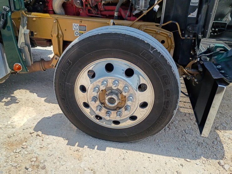 2023-peterbilt-389-image-99