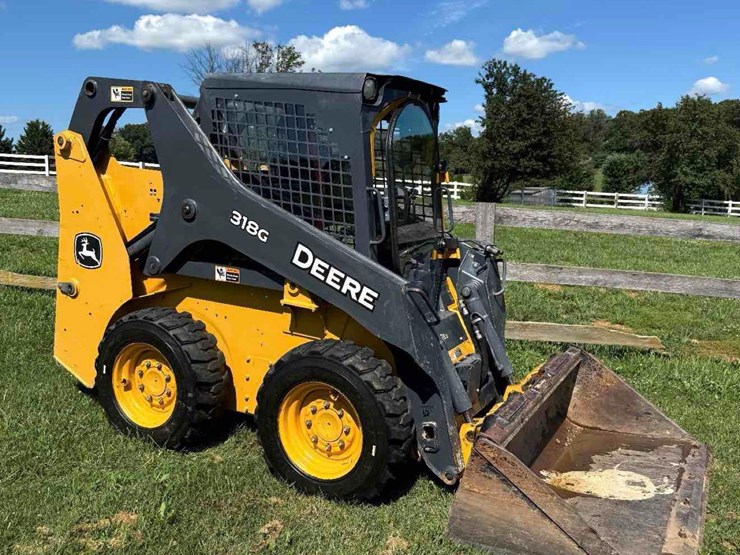 2018-deere-318g-image-1