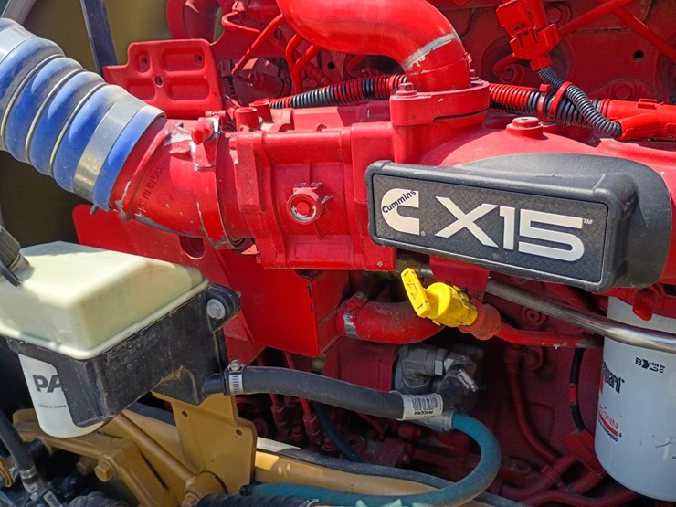 2023-peterbilt-389-image-19