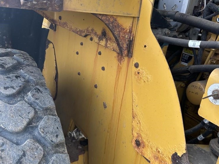 2015-caterpillar-910k-image-31