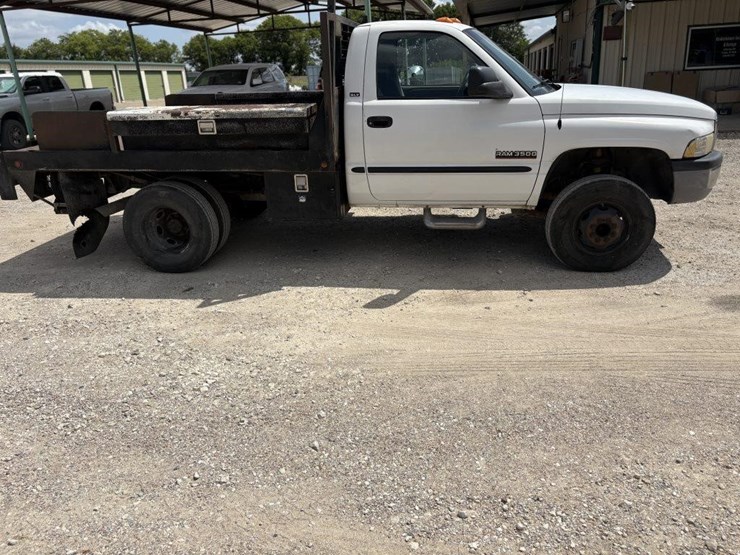 l1---2001-3500-2wd-dodge-flat-bed-image-2