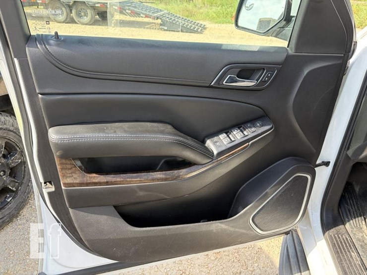 2015-chevrolet-tahoe-image-8