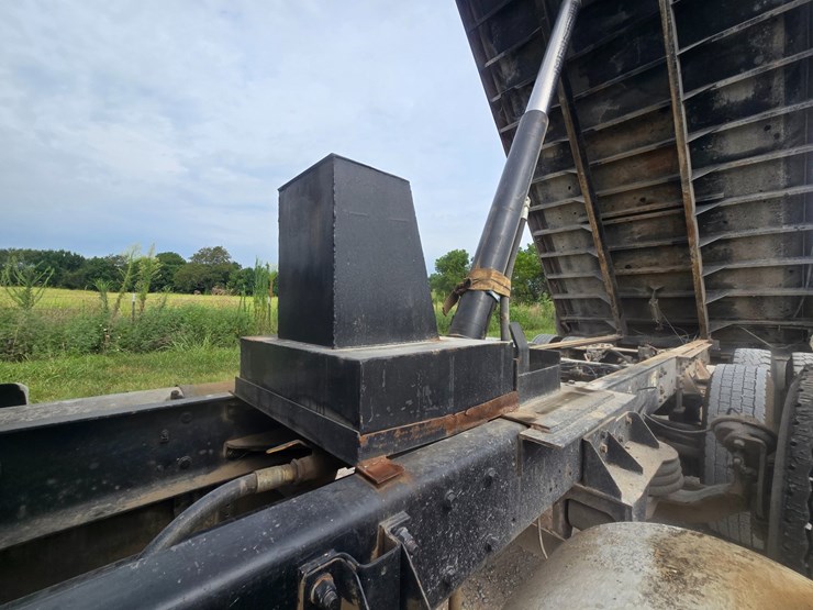 2011-kenworth-t660-image-45