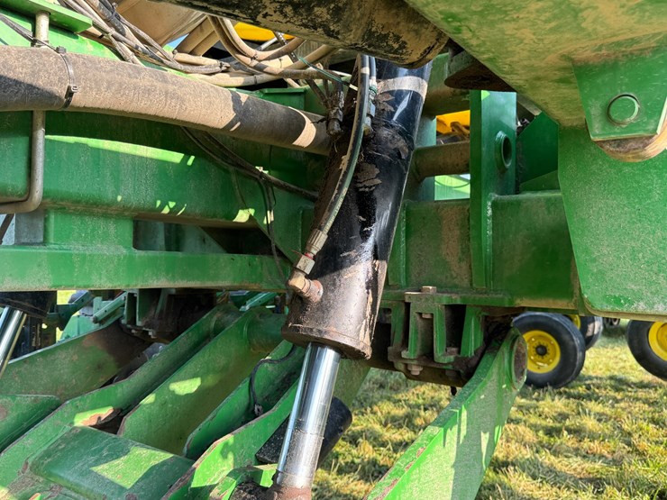 2015-john-deere-db60-image-38