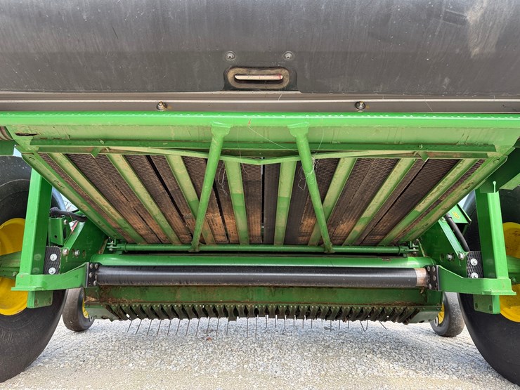 2018-john-deere-560m-image-8