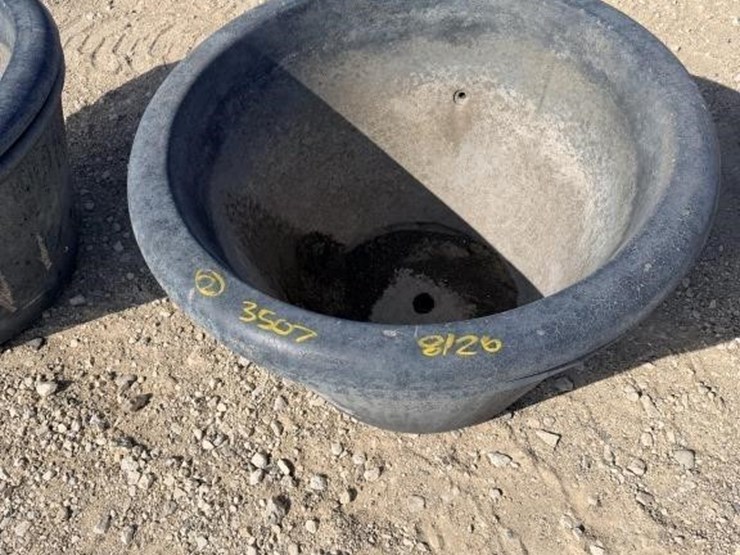 l3---concrete-planters-image-2