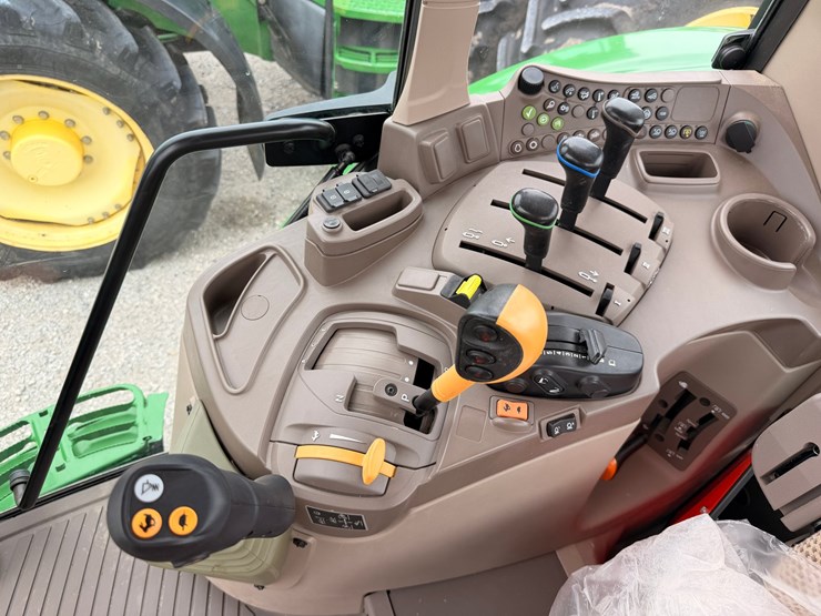 2023-john-deere-6155m-image-7