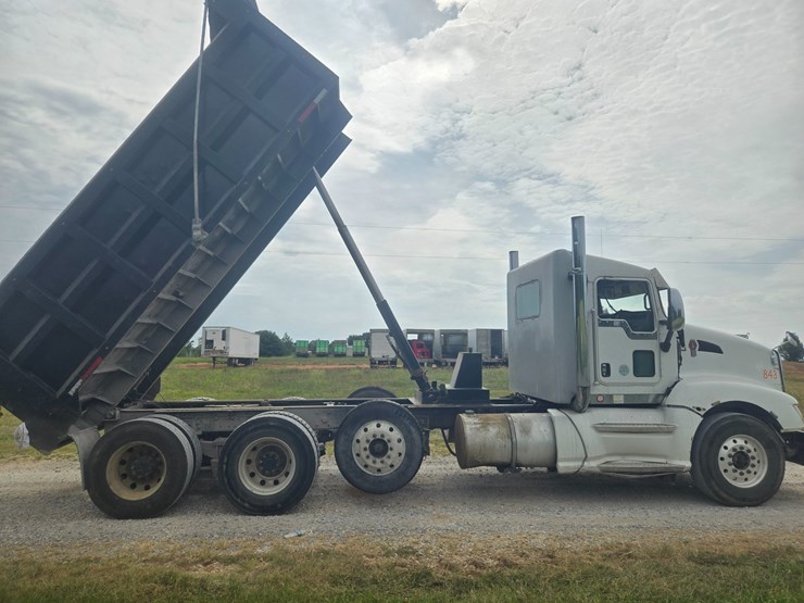 2011-kenworth-t660-image-28
