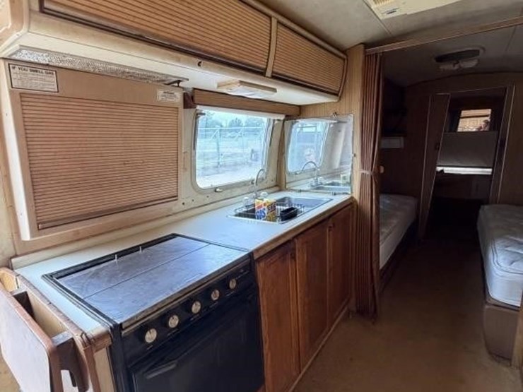 l2--1984-airstream-image-13